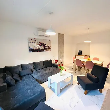 Funcic 1 App ゲストハウス プーラ